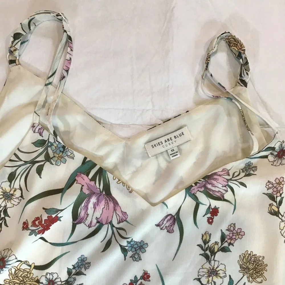 Skies Are Blue Curvy Floral Cami Top White Pink V-Neck Adjustable Straps 1X - Picture 2 of 4